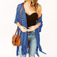 👗 50 % RABATT!🌿 Stickad damkofta med knäppning fram – i luftigt, genombrutet stickat tyg med fransar i nederkanten. Figursydd modell med vackert fall. Passar perfekt till badkläder eller jeans.🌊✨