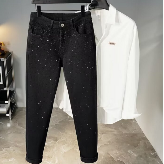 ✨50% RABATT! Smalpassade svarta jeans med strassdekorationer