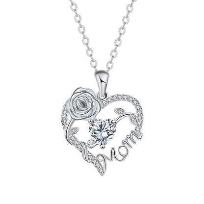 ✨50% RABATT! ✨Halsband med hänge i form av ett rosenhjärta med texten ”Mom”