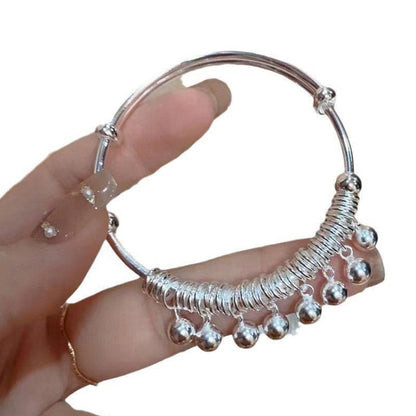☀️ SOMMARERBJUDANDE: 50 % rabatt på det eleganta armbandet med silverklockor! 🔔💖 (Endast under en begränsad tid!) ⌛