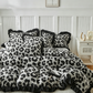 🐆 50 % RABATT NU! 🛌 Leopardmönstrat påslakan set med volanger – Mjukt tyg, snygga volangdetaljer och levande mönster – Perfekt för en djärv och mysig sovrumsrenovering ✨